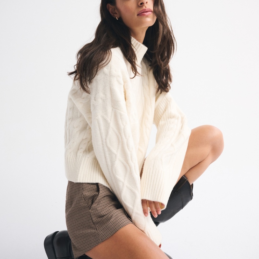 Abercrombie & Fitch Cream Cable knit Mockneck Sweater